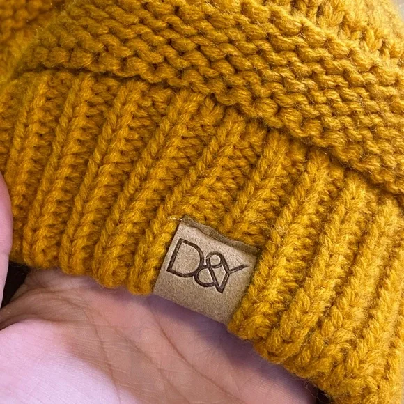 David and Young Pom Pom Beanie OS - Picture 6 of 6